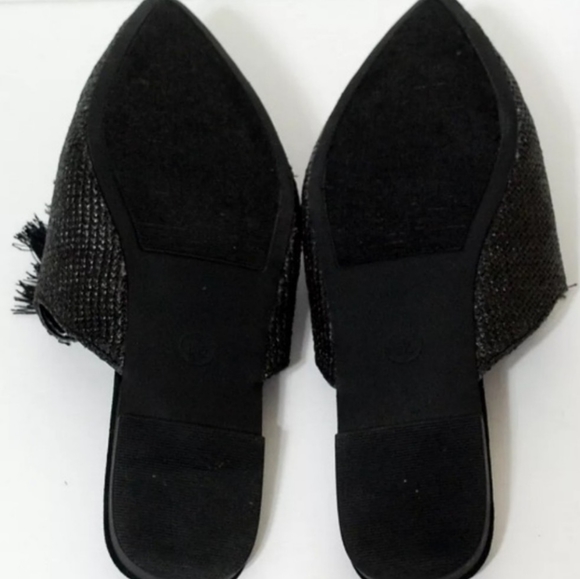 BLACK TASSELED WOVEN FLAT  7 - Picture 2 of 3